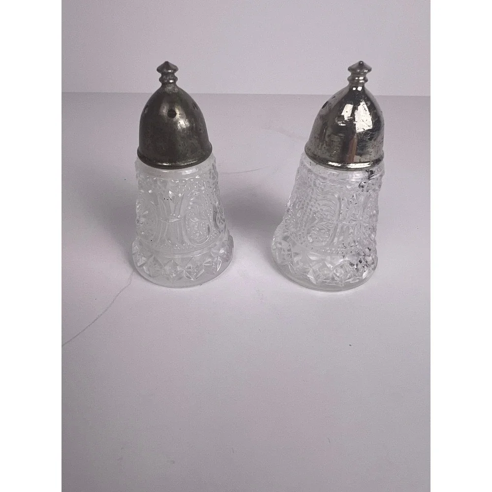 Vintage Glass Salt Pepper Shakers Set Silver Tone‎ Metal Caps Ornate Etched